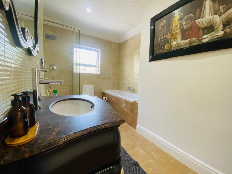 5 Bedroom Property for Sale in Sunset Beach Western Cape